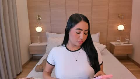 Snapshot of isabel_millher chatting on 05/30/26, 03:58 Isa online show from 05/30/26, 03:58