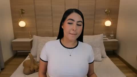 Snapshot of isabel_millher chatting on 06/12/26, 04:00 Isa online show from 06/12/26, 04:00