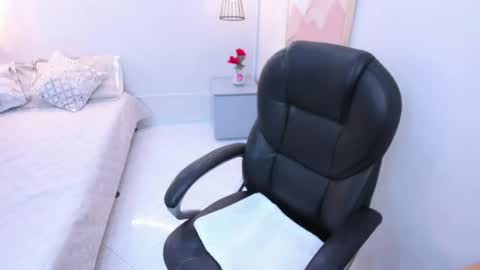 Snapshot of isabel_zapata chatting on 02/25/26, 11:53 ISA online show from 02/25/26, 11:53