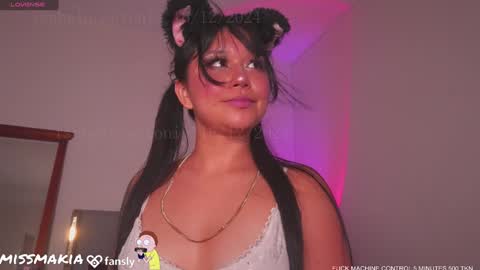 Snapshot of isabela_antonia_ chatting on 12/16/24, 08:52 online show from 12/16/24, 08:52