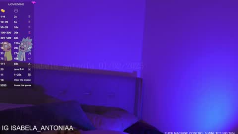 Snapshot of isabela_antonia_ chatting on 02/07/25, 10:40 online show from 02/07/25, 10:40
