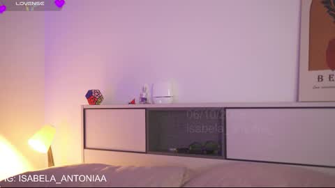 Snapshot of isabela_antonia_ chatting on 10/12/25, 12:04 online show from 10/12/25, 12:04