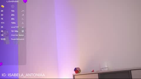 Snapshot of isabela_antonia_ chatting on 10/20/25, 12:05 online show from 10/20/25, 12:05