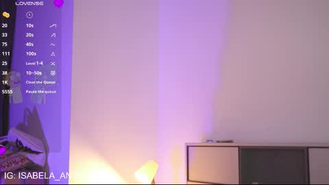 Snapshot of isabela_antonia_ chatting on 10/30/25, 12:39 online show from 10/30/25, 12:39