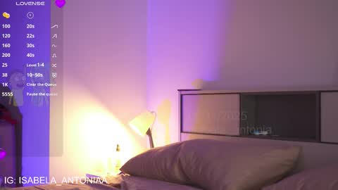 Snapshot of isabela_antonia_ chatting on 11/08/25, 11:54 online show from 11/08/25, 11:54