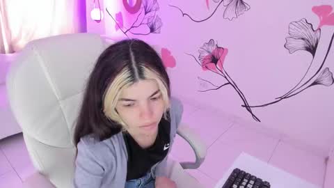 Snapshot of isabela_fiorelli chatting on 10/12/25, 01:21 isabela_fiorelli online show from 10/12/25, 01:21