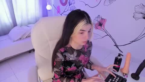 Snapshot of isabela_fiorelli chatting on 10/14/25, 01:45 isabela_fiorelli online show from 10/14/25, 01:45