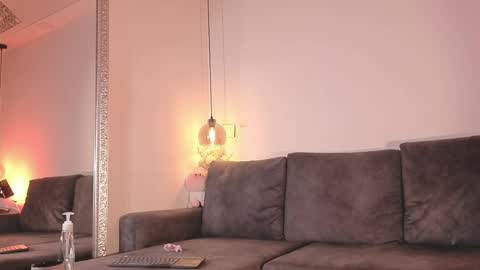 Isabela online show from 04/12/26, 11:59