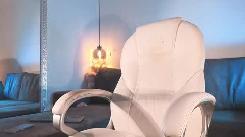 Isabela online show from 04/21/26, 11:49