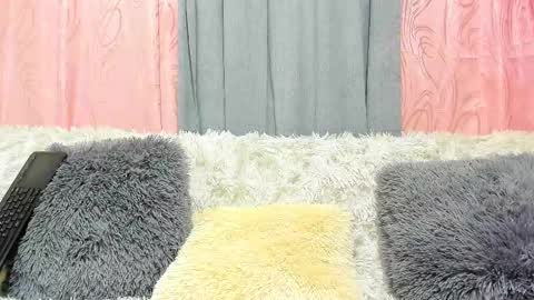 Snapshot of isabela_gonzalez_ chatting on 02/14/25, 04:15 ISA online show from 02/14/25, 04:15