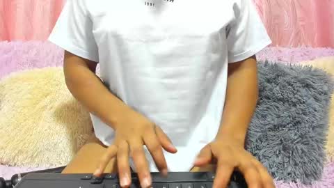 Snapshot of isabela_gonzalez_ chatting on 02/25/25, 03:42 ISA online show from 02/25/25, 03:42