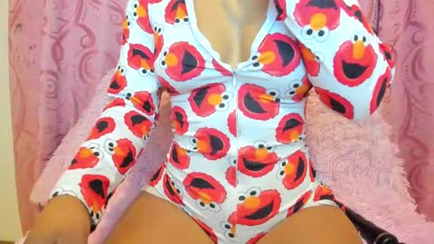 Snapshot of isabela_gonzalez_ chatting on 09/19/25, 05:09 ISA online show from 09/19/25, 05:09