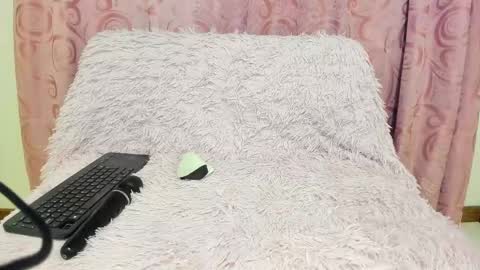 Snapshot of isabela_gonzalez_ chatting on 09/27/25, 05:01 ISA online show from 09/27/25, 05:01