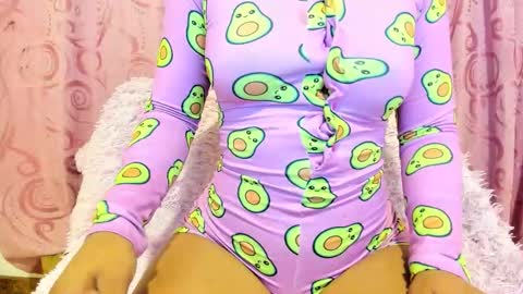 Snapshot of isabela_gonzalez_ chatting on 10/02/25, 05:14 ISA online show from 10/02/25, 05:14