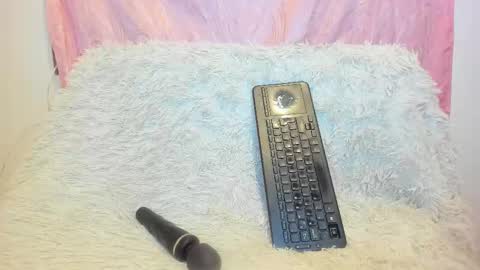 Snapshot of isabela_gonzalez_ chatting on 11/11/25, 05:40 ISA online show from 11/11/25, 05:40