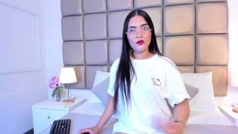 isabela_grimaldi online show from 04/21/26, 11:27