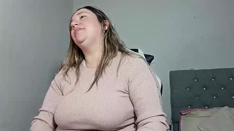 isabela online show from 11/06/25, 01:23