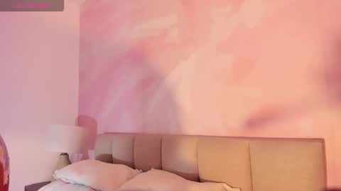 Snapshot of isabelastefano chatting on 11/10/25, 03:16 isabelastefano online show from 11/10/25, 03:16