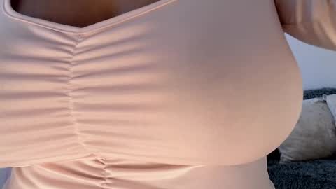 Snapshot of isabelateran chatting on 05/06/26, 06:02 isabelateran online show from 05/06/26, 06:02