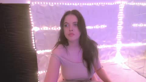 Snapshot of isabell3_ chatting on 05/27/26, 04:42 Isabelle online show from 05/27/26, 04:42