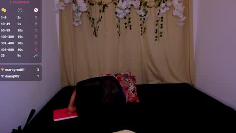 Snapshot of isabella_arias1 chatting on 05/16/26, 05:04 Isabella Arias online show from 05/16/26, 05:04