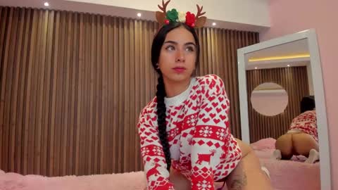 Isabella Cooper online show from 12/31/24, 12:15