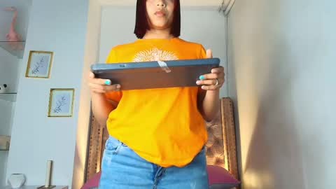 isabella_f_ online show from 05/01/26, 04:39