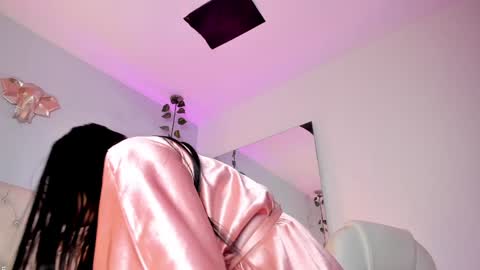 Snapshot of isabella_flowerss chatting on 01/30/25, 01:44 online show from 01/30/25, 01:44