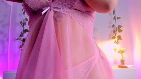 Snapshot of isabella_flowerss chatting on 02/02/25, 07:25 online show from 02/02/25, 07:25