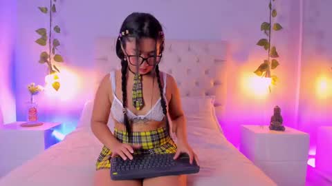Snapshot of isabella_flowerss chatting on 02/20/25, 07:52 online show from 02/20/25, 07:52