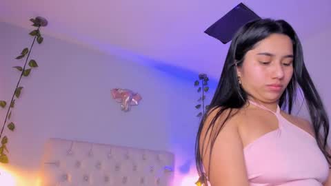 Snapshot of isabella_flowerss chatting on 02/22/25, 02:50 online show from 02/22/25, 02:50