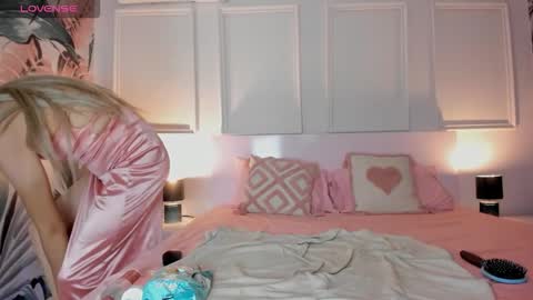 Isabella  online show from 09/22/25, 07:27