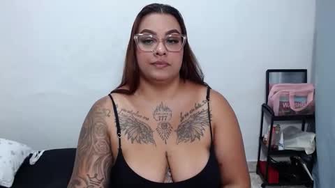 Snapshot of isabella_hots chatting on 02/19/26, 02:13 estefania online show from 02/19/26, 02:13