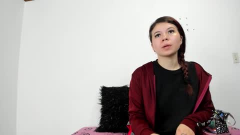 Snapshot of isabella_jaramillo chatting on 10/14/25, 12:17 isabella_jaramillo online show from 10/14/25, 12:17