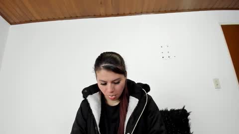 Snapshot of isabella_jaramillo chatting on 10/17/25, 12:19 isabella_jaramillo online show from 10/17/25, 12:19