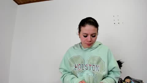 Snapshot of isabella_jaramillo chatting on 10/29/25, 12:29 isabella_jaramillo online show from 10/29/25, 12:29