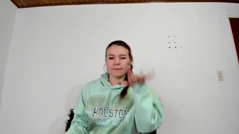 Snapshot of isabella_jaramillo chatting on 11/03/25, 11:55 isabella_jaramillo online show from 11/03/25, 11:55