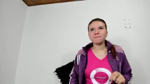 Snapshot of isabella_jaramillo chatting on 11/08/25, 12:05 isabella_jaramillo online show from 11/08/25, 12:05