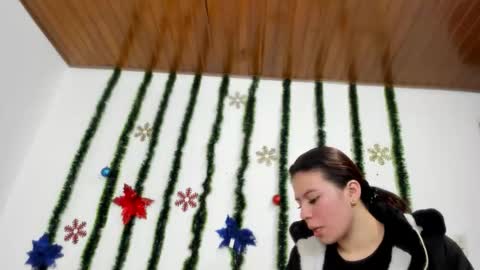 Snapshot of isabella_jaramillo chatting on 11/24/25, 12:16 isabella_jaramillo online show from 11/24/25, 12:16