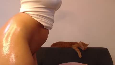 Snapshot of isabella_jones9 chatting on 03/11/25, 02:32 ISABELLA online show from 03/11/25, 02:32