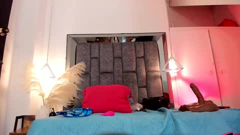 Snapshot of isabella_lopez_ chatting on 02/16/25, 12:43 Isabel Lopez online show from 02/16/25, 12:43