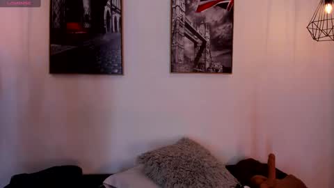 Snapshot of isabella_lopez_ chatting on 03/05/25, 12:00 Isabel Lopez online show from 03/05/25, 12:00