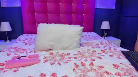 Snapshot of isabella_lovestory chatting on 12/15/25, 08:57 isabella lovestory online show from 12/15/25, 08:57