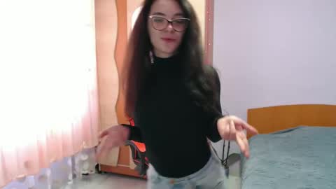 Snapshot of isabella_noir chatting on 02/18/25, 10:05 Bella online show from 02/18/25, 10:05