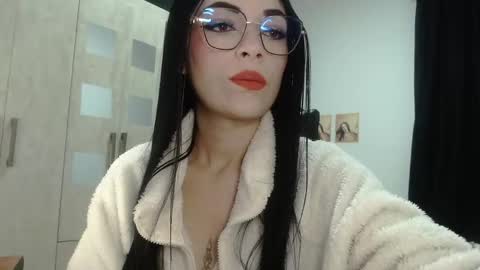 Snapshot of isabella_piercee chatting on 05/02/26, 12:43 isabella_piercee online show from 05/02/26, 12:43