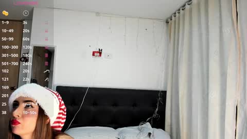 Snapshot of isabella_sea chatting on 12/14/24, 01:17 Isabella Sea online show from 12/14/24, 01:17