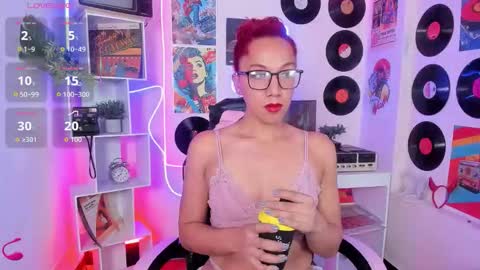 Snapshot of isabella_star_ chatting on 02/14/26, 11:40 Camila online show from 02/14/26, 11:40