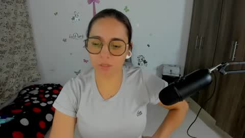 Isabella online show from 04/28/26, 11:43