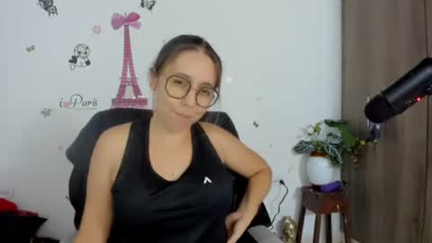 Snapshot of isabella_sweett_ chatting on 07/19/26, 01:42 Isabella online show from 07/19/26, 01:42