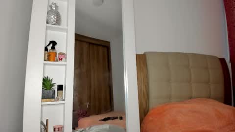 ISABEL online show from 10/25/25, 08:11